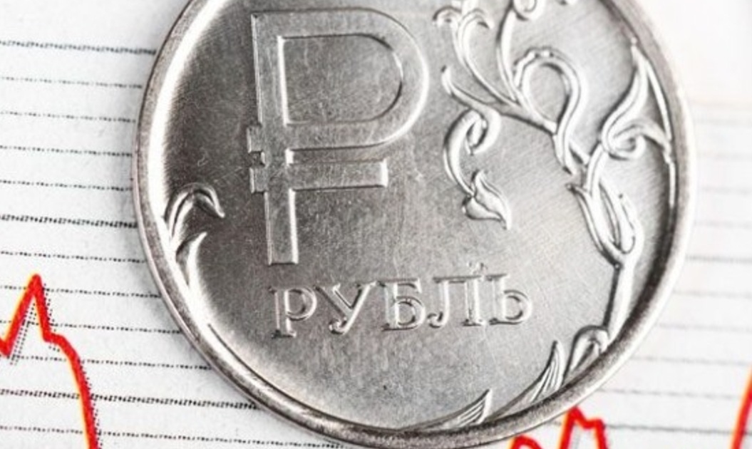 На каких цифрах рубль зафиксируется к концу месяца