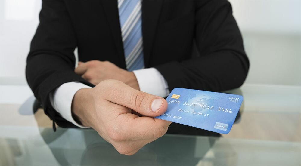 Началось восстановление выдачи кредитных карт после апрельского падения