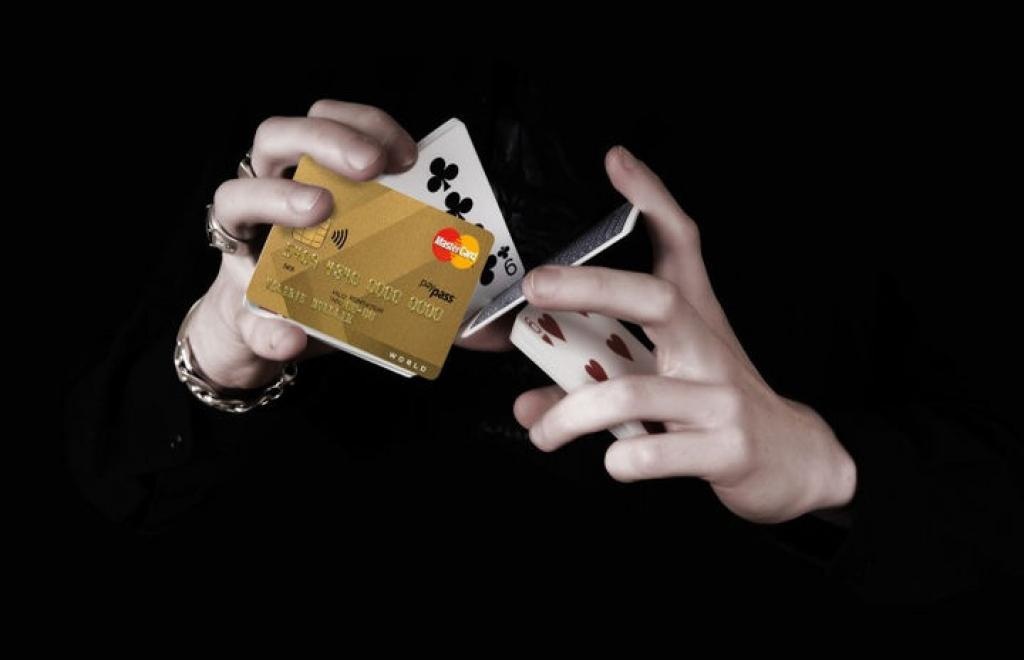Раскрыта новая схема мошенничества с банковскими картами россиян