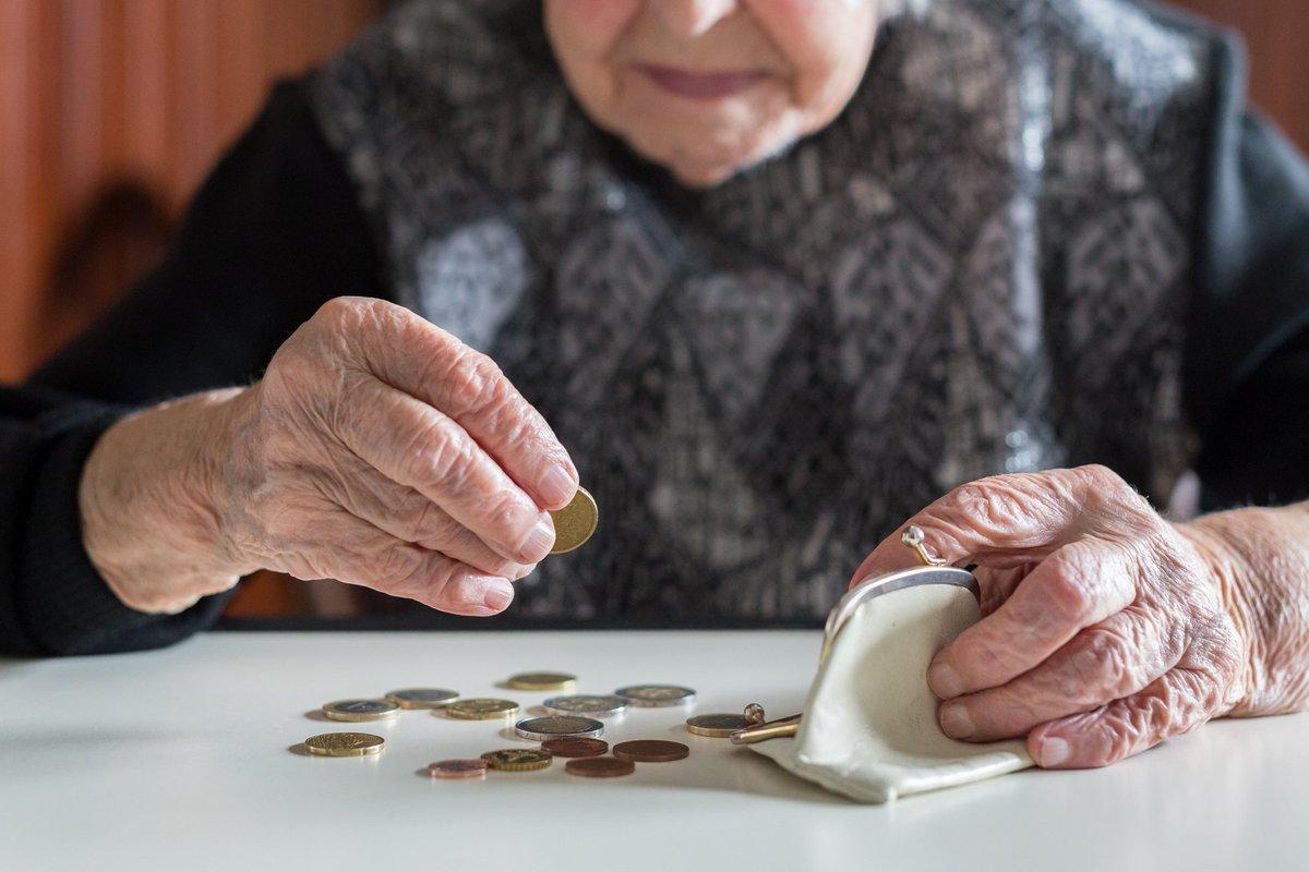 Обозначена ключевая причина маленьких пенсий в России