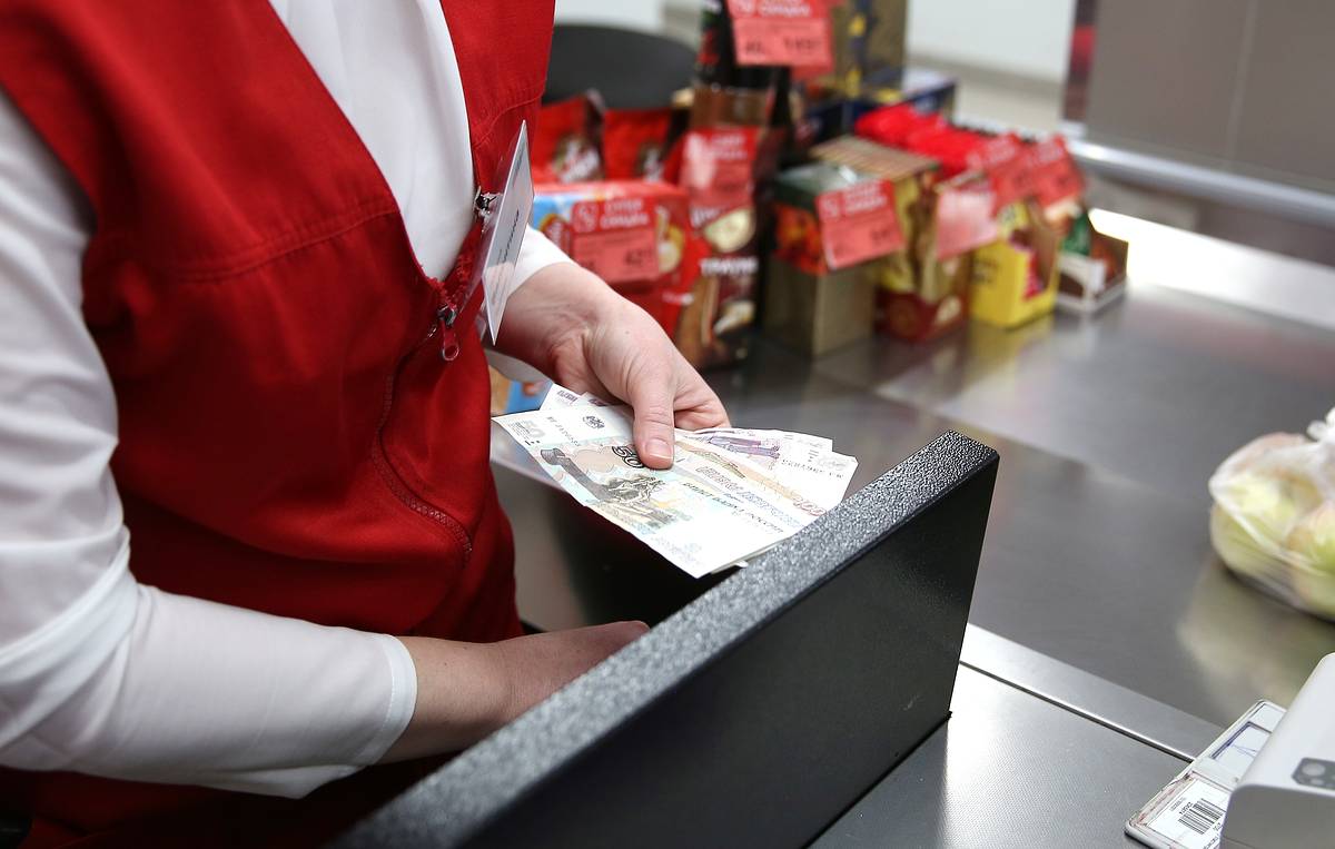 В РФ введут ограничение на снятие денег в магазинах