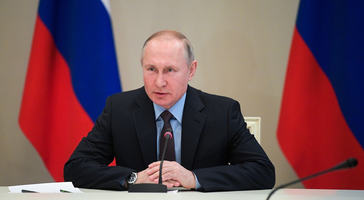 Путин предложил запретить взыскание долгов с минимального дохода россиян