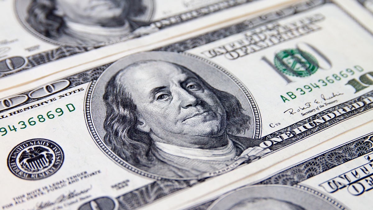 Финансист отметил падение популярности доллара