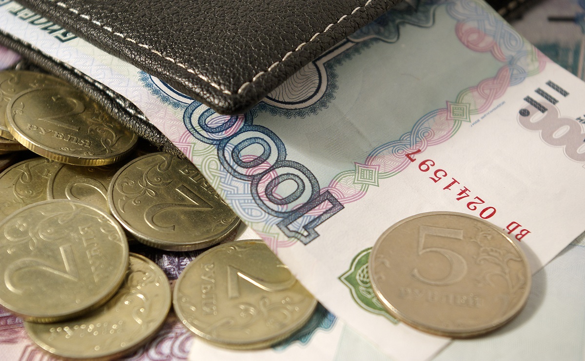 Изъятые у коррупционеров средства хотят отдать российским пенсионерам