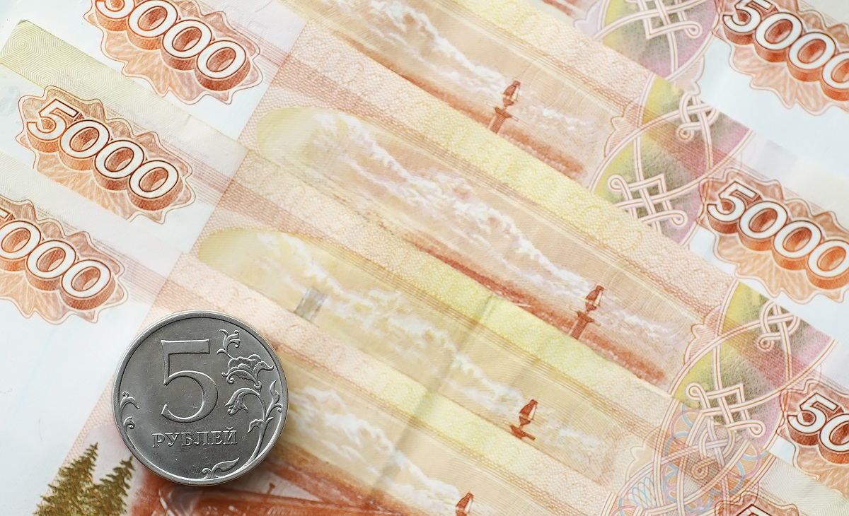 Не облагаемый налогом доход хотят повысить до 10 тысяч рублей
