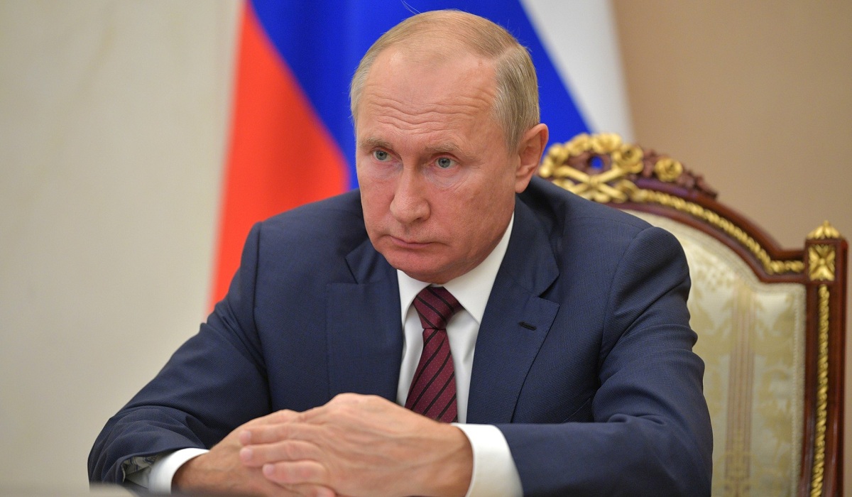 Путин дал распоряжение по выплатам медикам