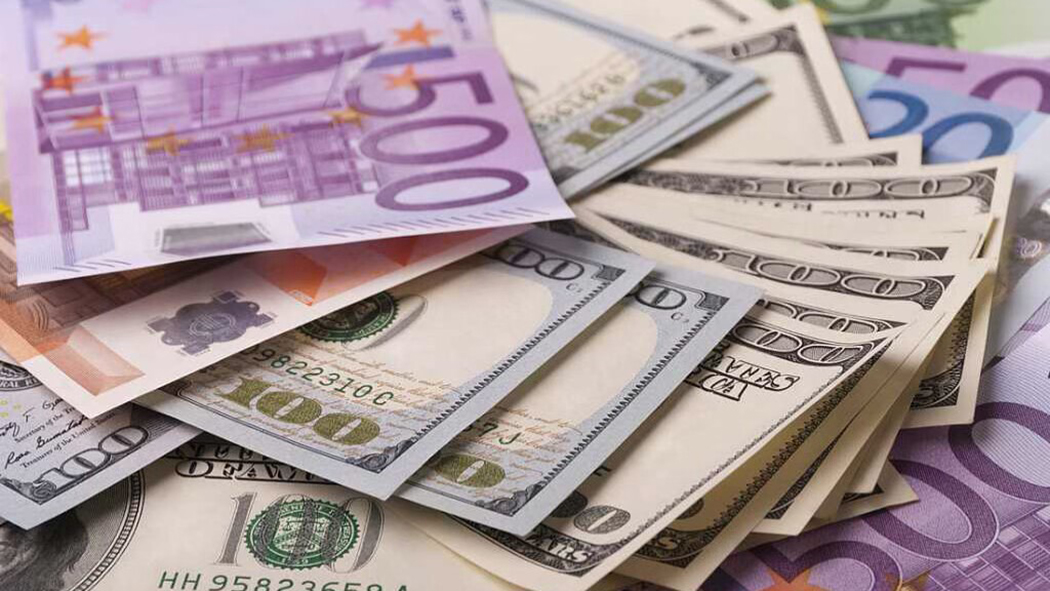 В России снова можно купить доллары и евро
