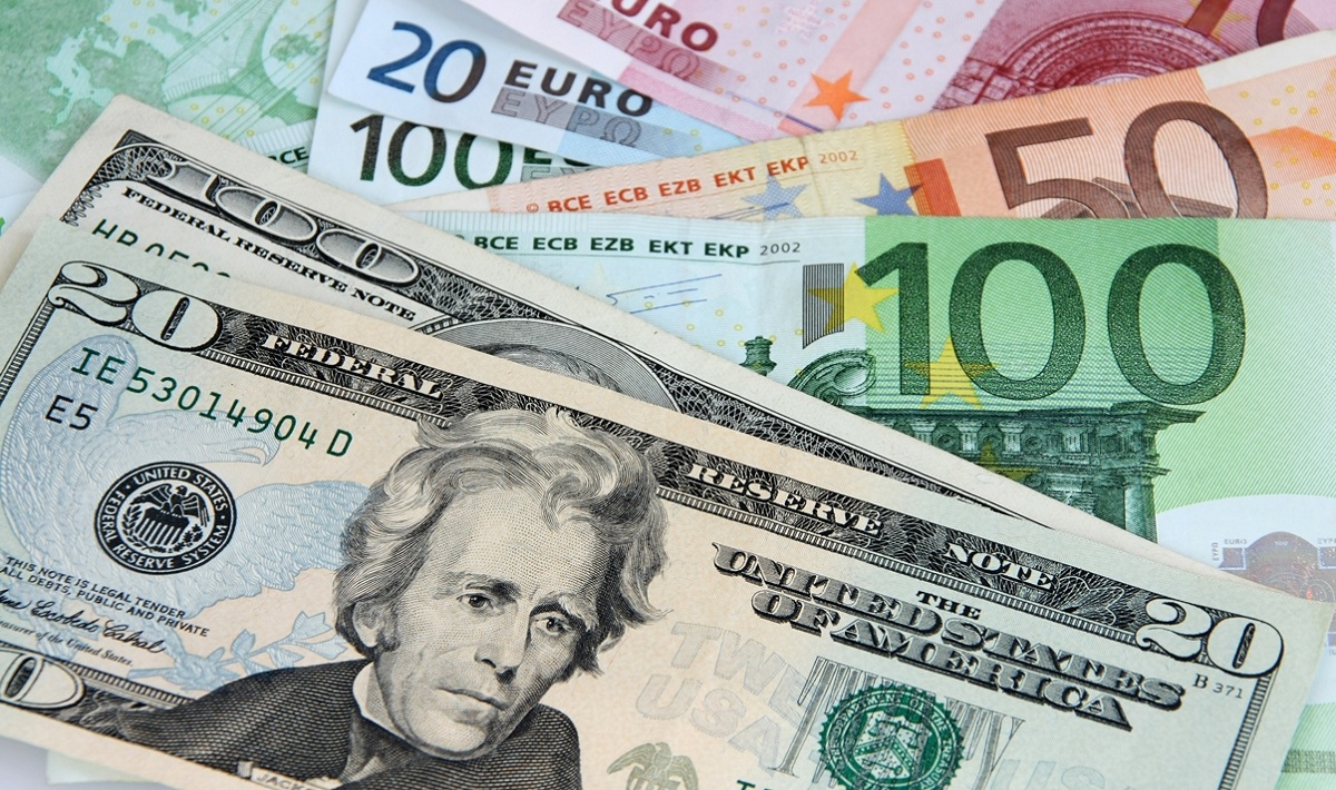 Банки получают множество исков из-за отказа выдавать доллары и евро