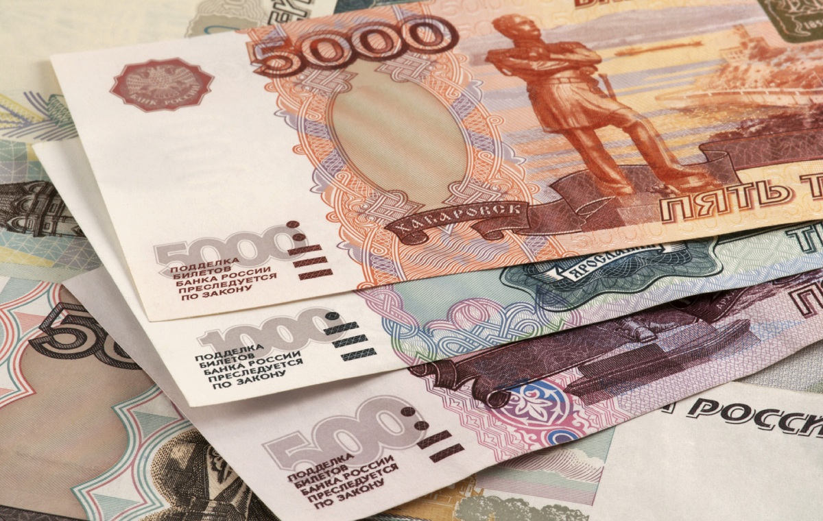 Россияне отправили на свои зарубежные счета больше триллиона рублей