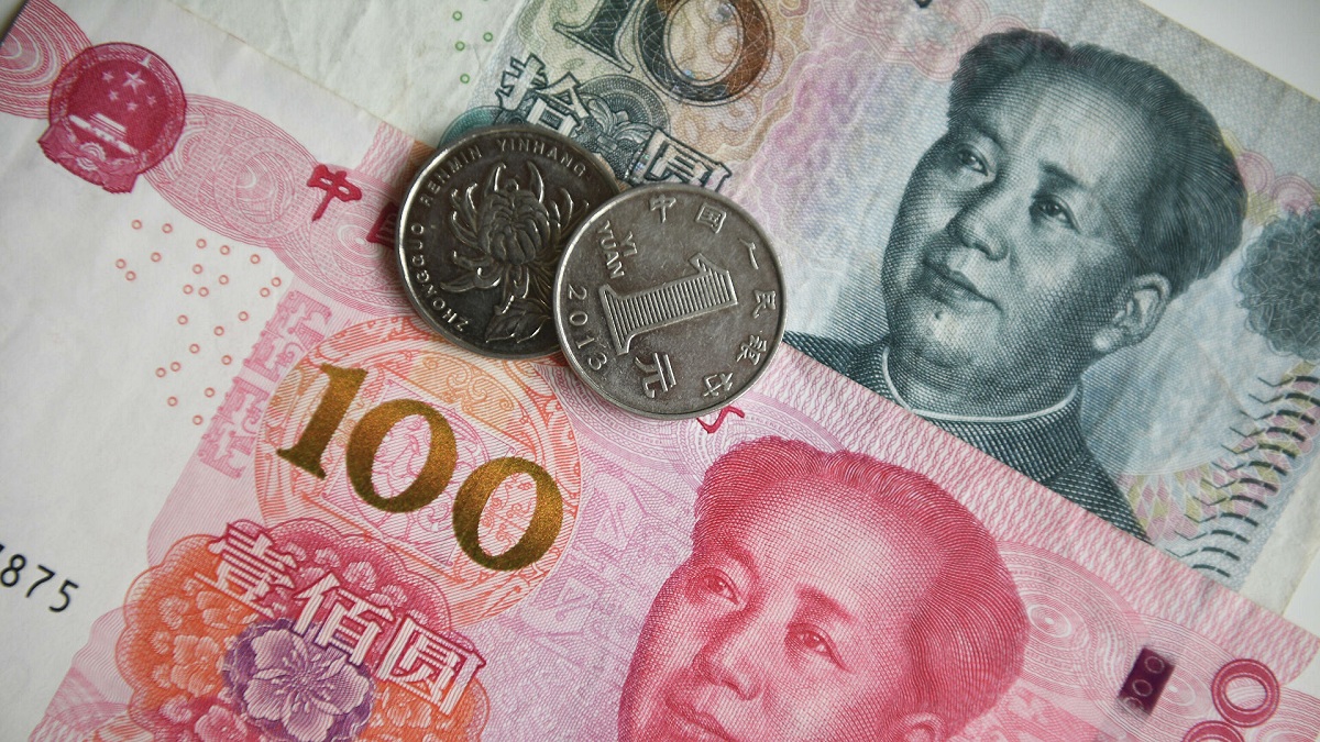 Эксперты рассказали, почему опасно хранить деньги в юанях