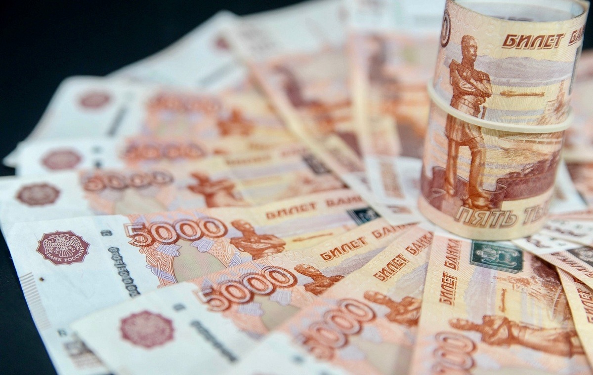 Инвестор Волкова порекомендовала россиянам не держать деньги «под подушкой»