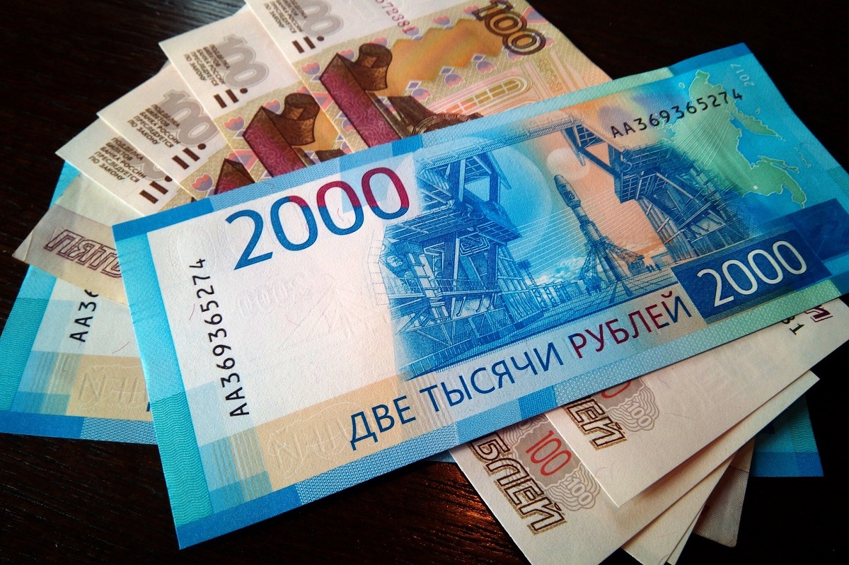 Россиянам, находящимся в долгом браке, могут начать выплачивать по 10 тысяч рублей