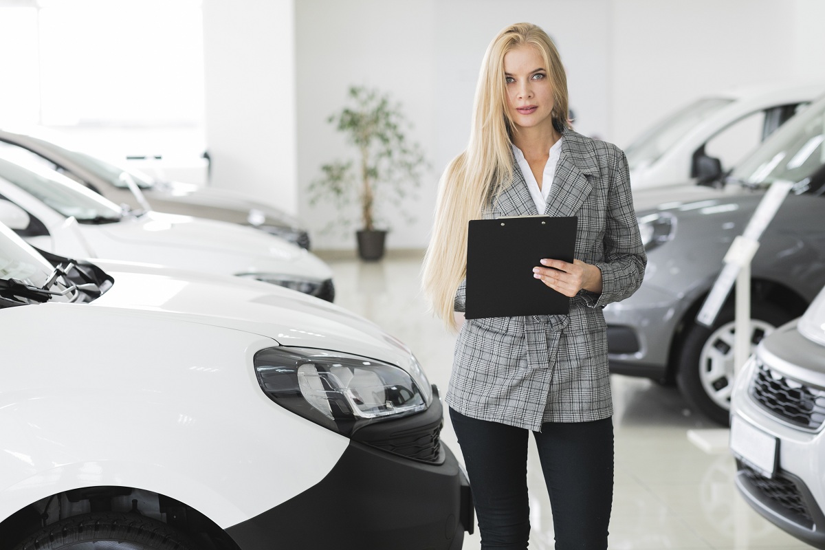 Продажи новых авто в РФ упали