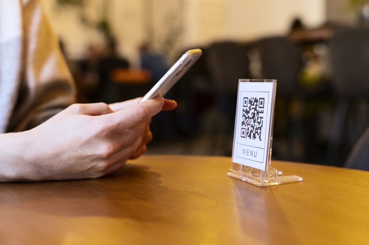 Россияне стали чаще оплачивать покупки по QR